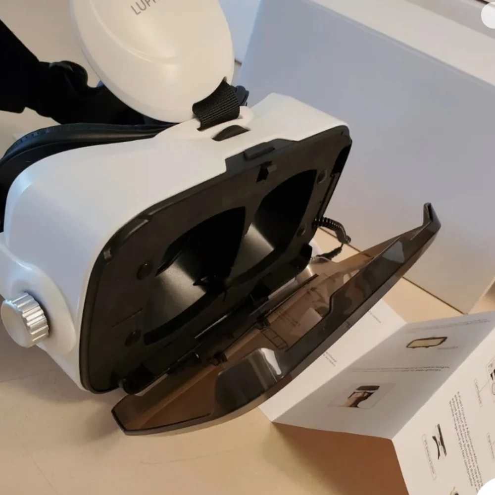 Luphie Virtual Reality 3D VR headset, glasses, new open box. Complete